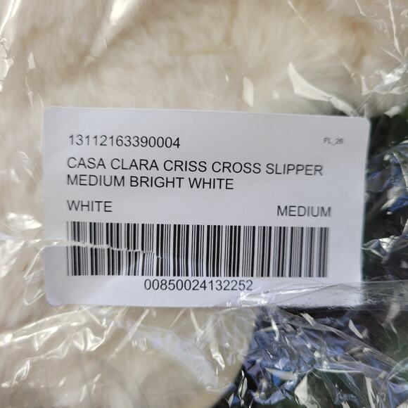 NWT Casa Clara Ava White Criss Cross Faux Fur Slipper size Medium (38-39) - Picture 5 of 9